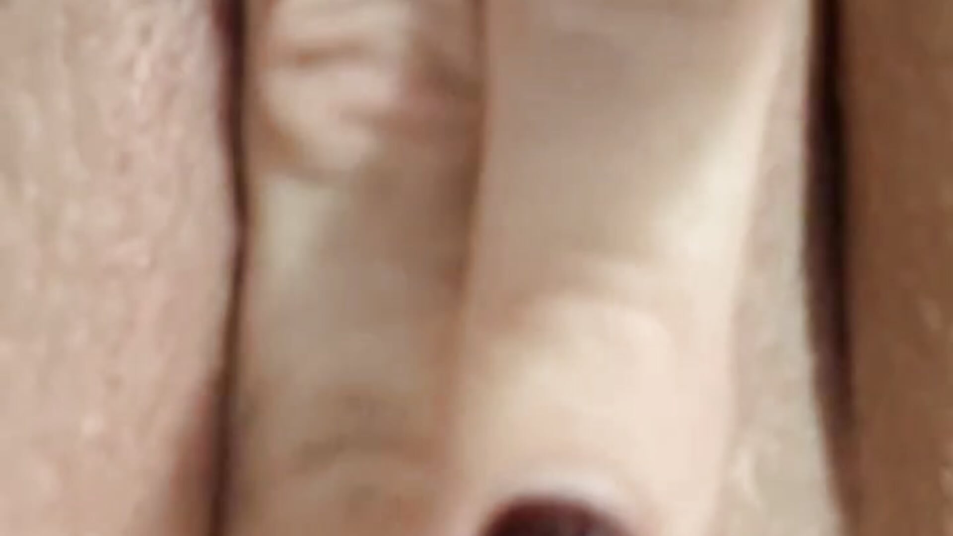 Close pussy play - video by Ailinaioki cam model