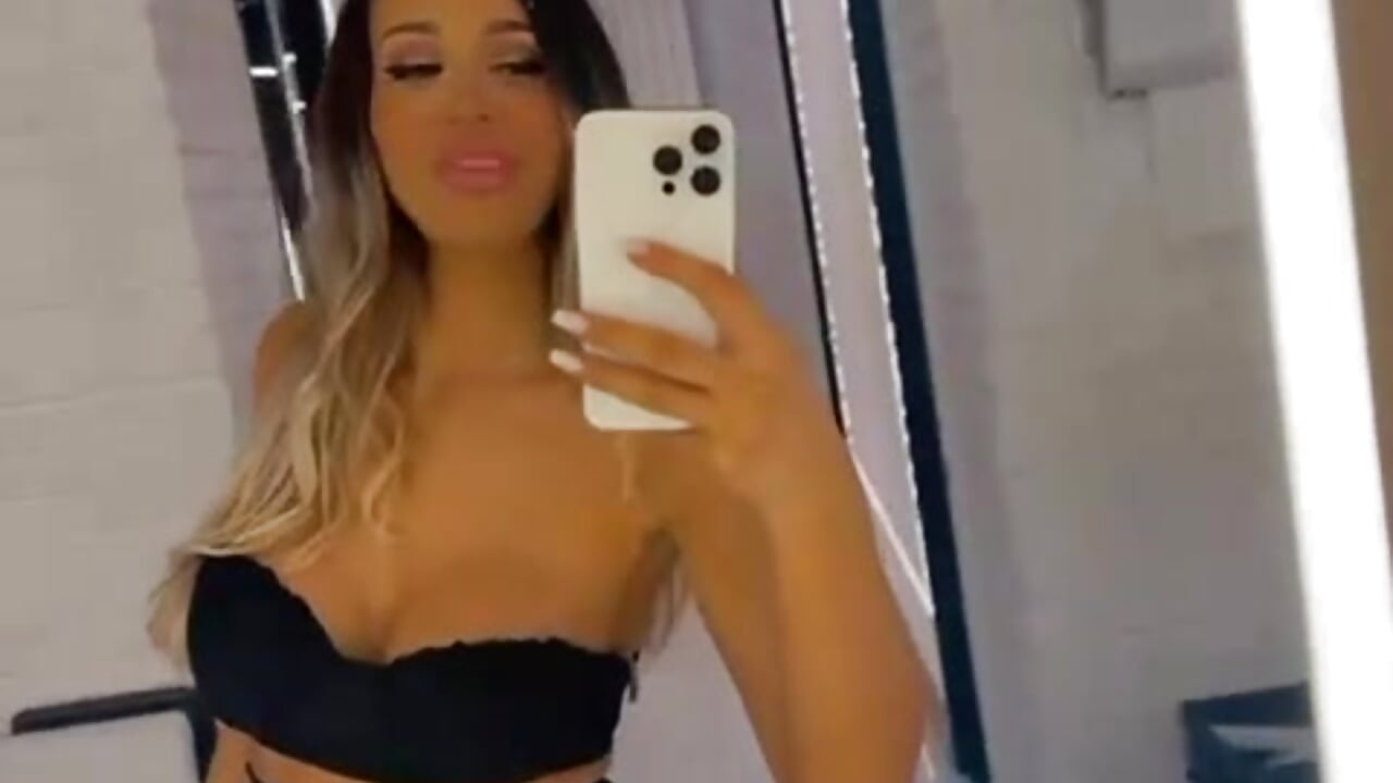 Lifestyle - video by ElliseNoire cam model