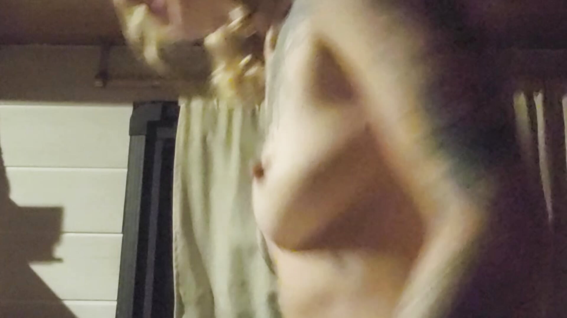 Je me met en pyjama - video của người mẫu cam DeesseLilli