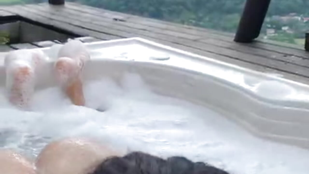 An outdoor blowjob💦😏