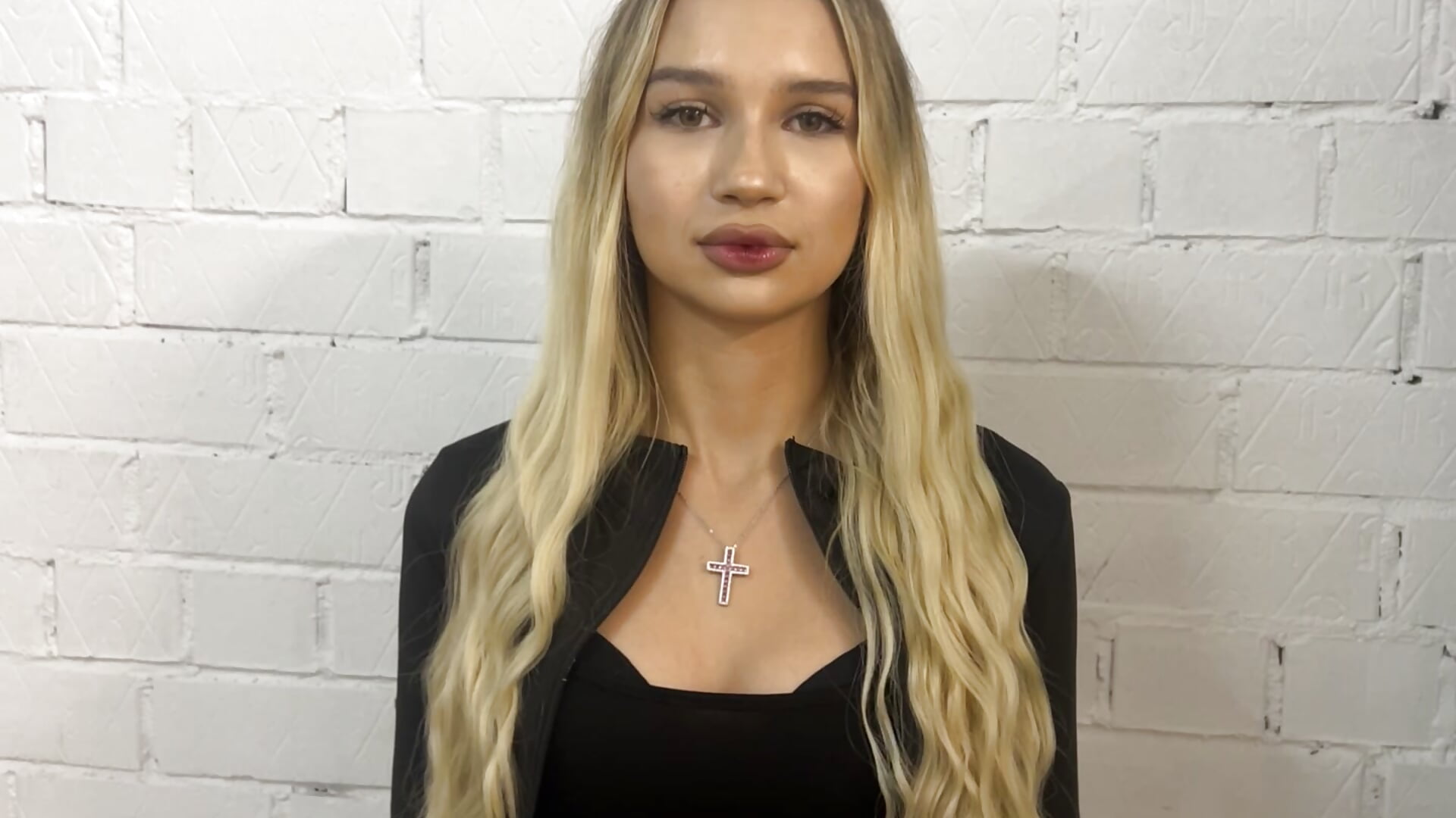 🥰 - video by RosaleeSalm cam model