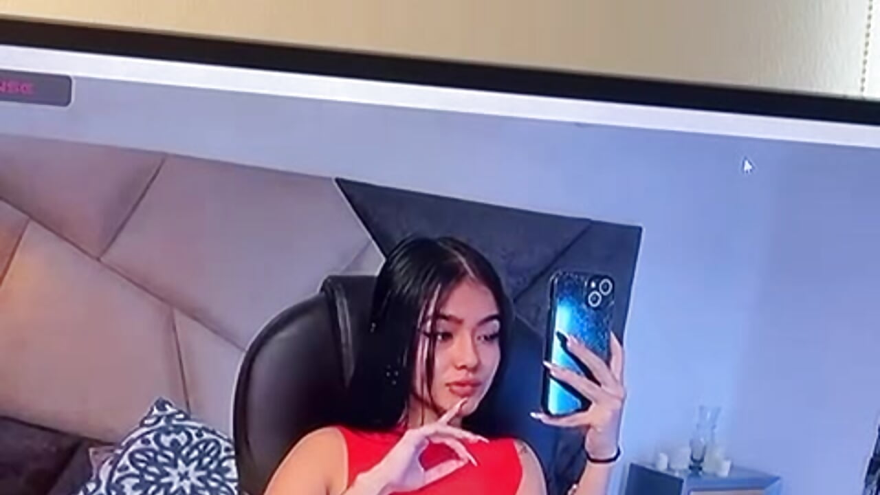 WhatsApp Video 2025-10-18 at 10,43,27 AM - video by MiiaLaurentt cam model