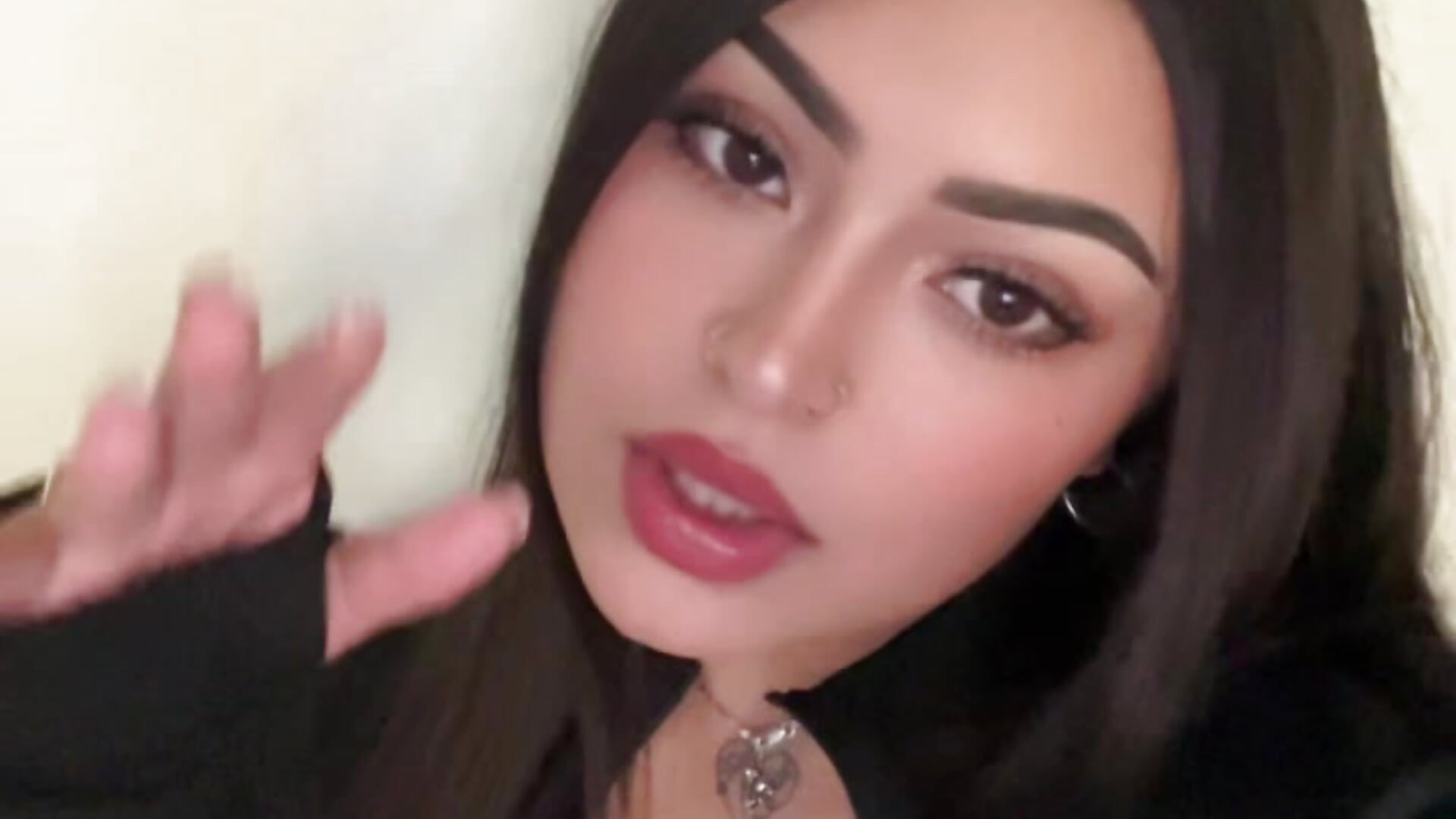 Todos los días me levanto con deseo de ustedes 🤤 - video by AbrilAw cam model