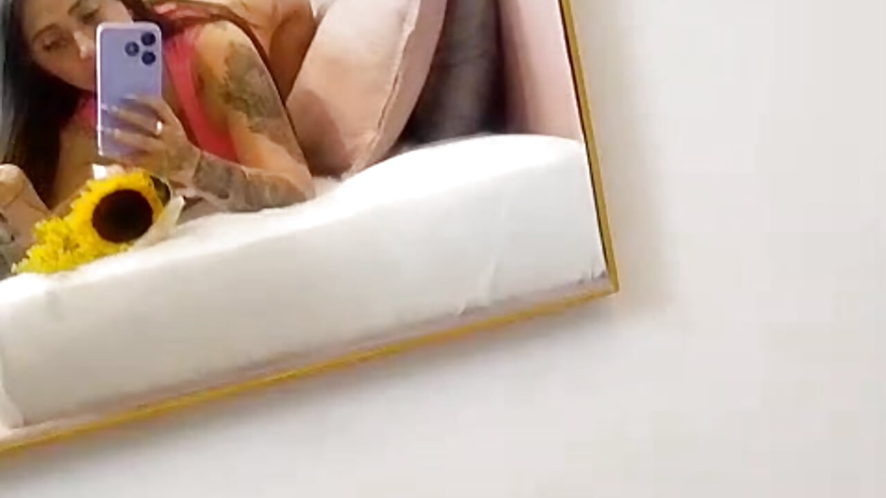I love you because you make me forget to behave well. - vidéo du modèle de showcams JuliethCruz_