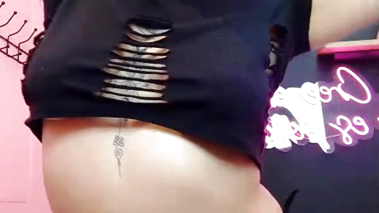 a kiss for you 💋 - video by JuliethCruz_ cam model