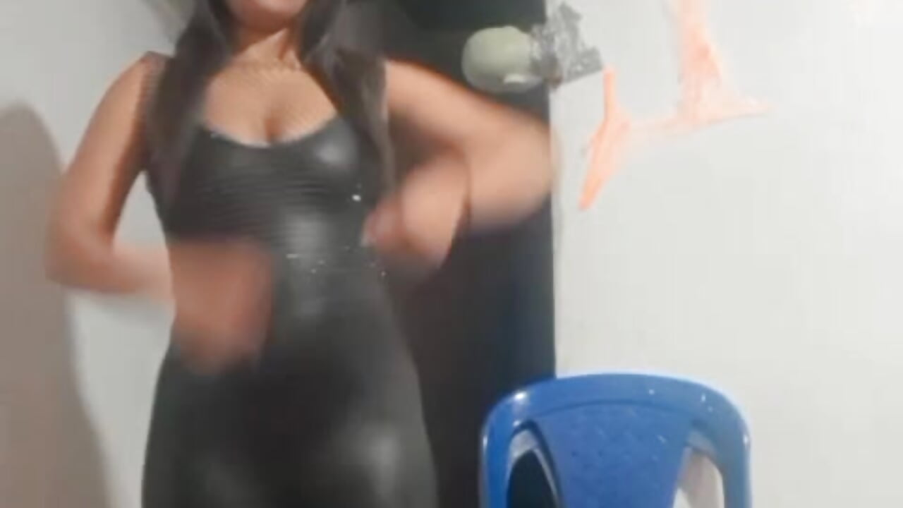 WhatsApp Video 2025-10-17 at 10,04,50 PM (2) - video by valiannys_sweet cam model