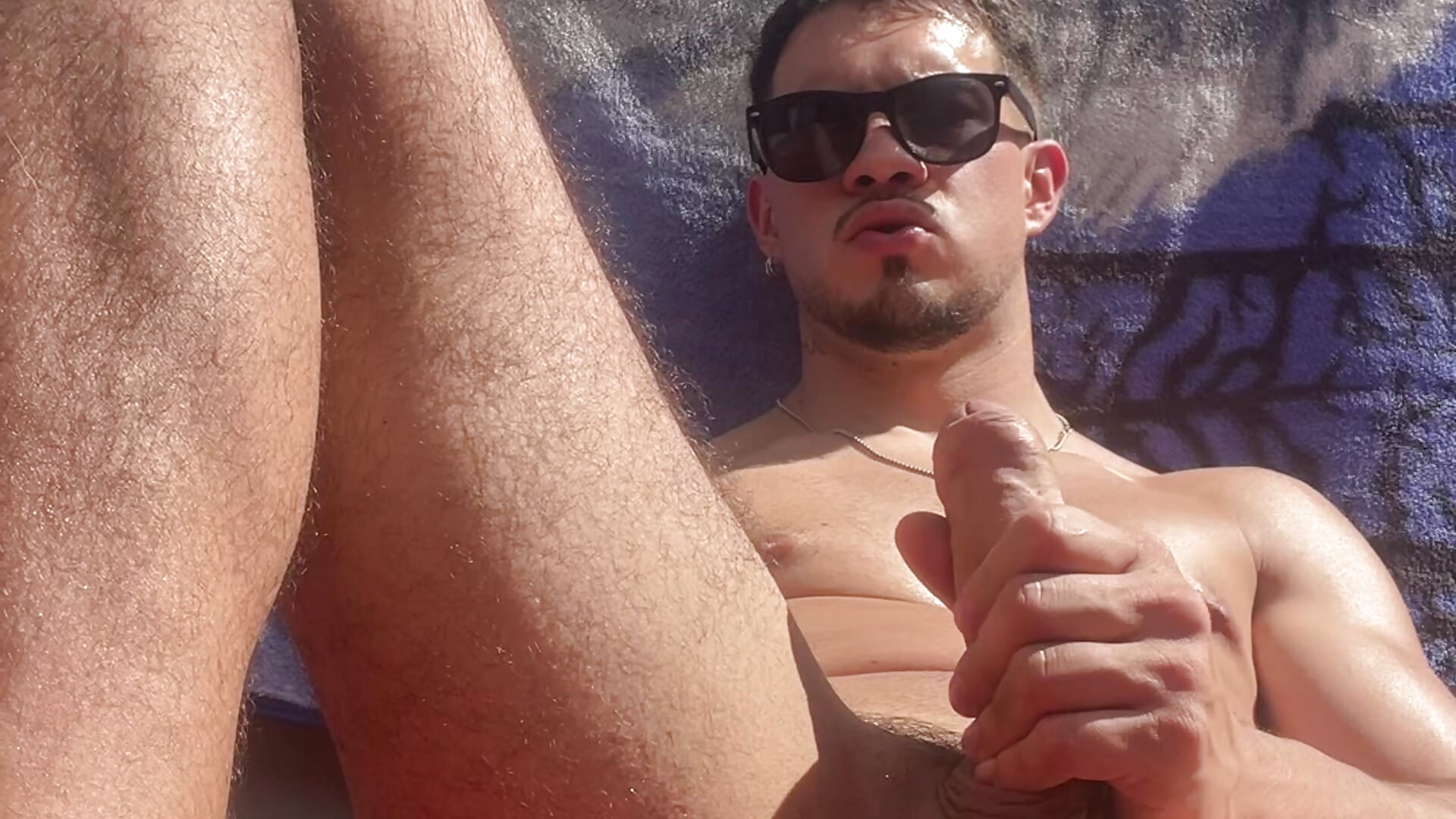 I gave myself a finger until I came under the sun ☀️
