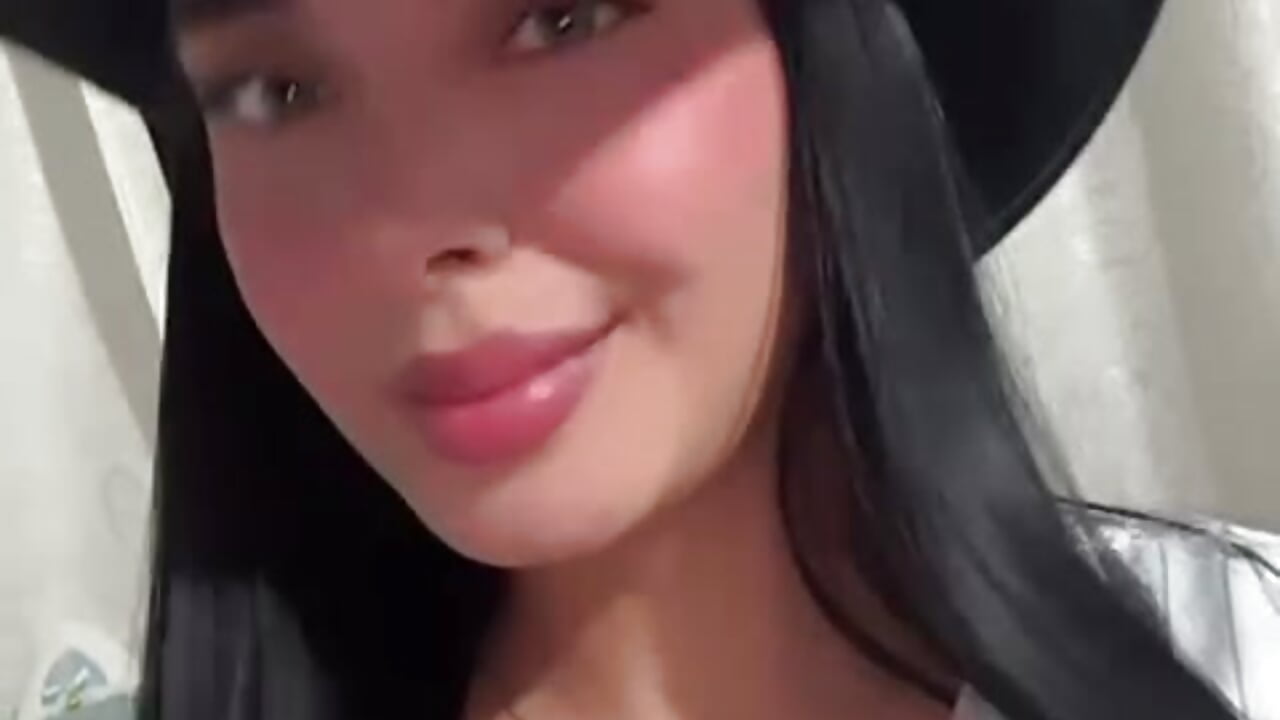 🤠💫 - video oleh model kamera MiaSofia__