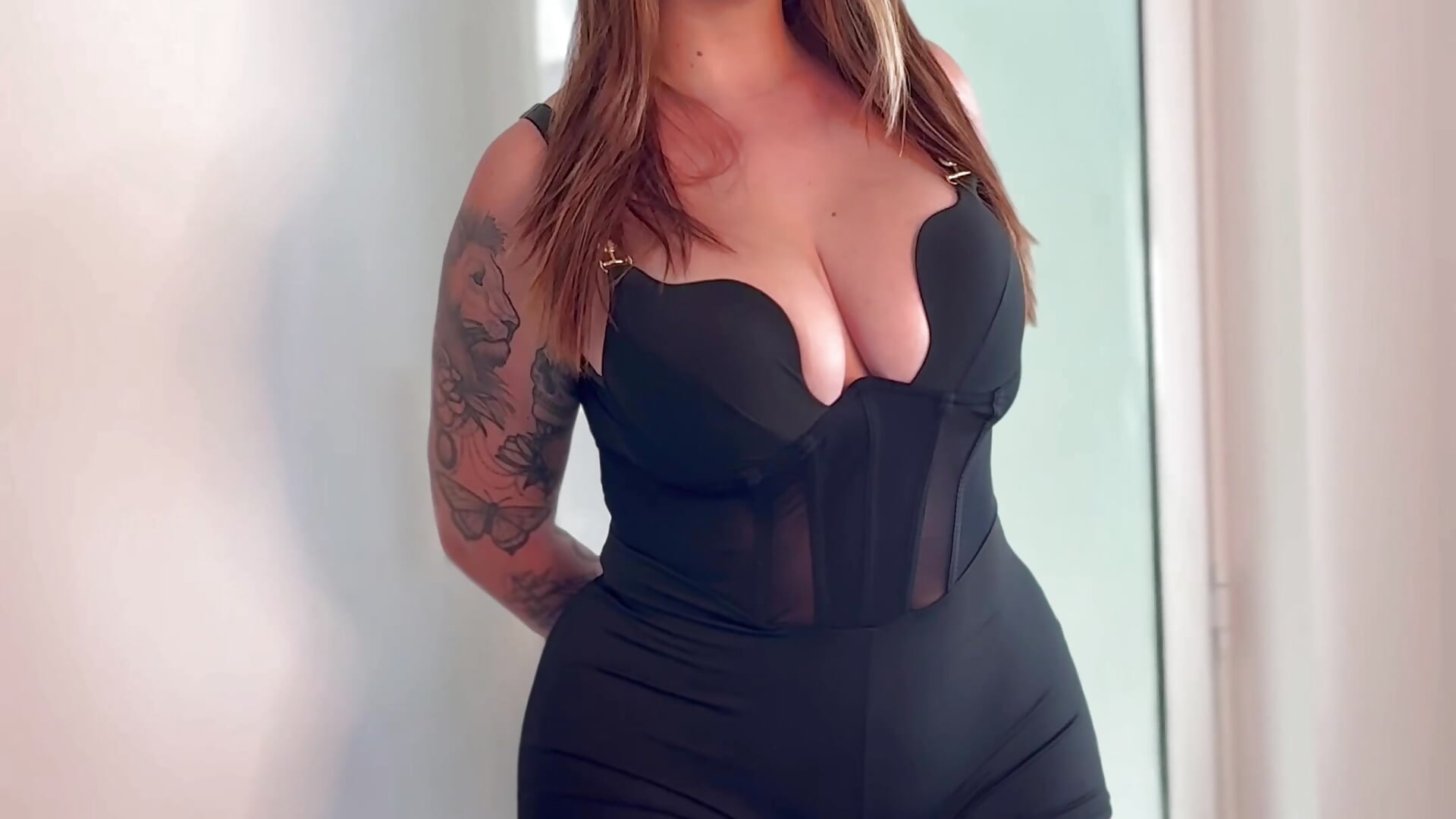 Tallest girl in the office 🏢 - video by Amiraxevans cam model