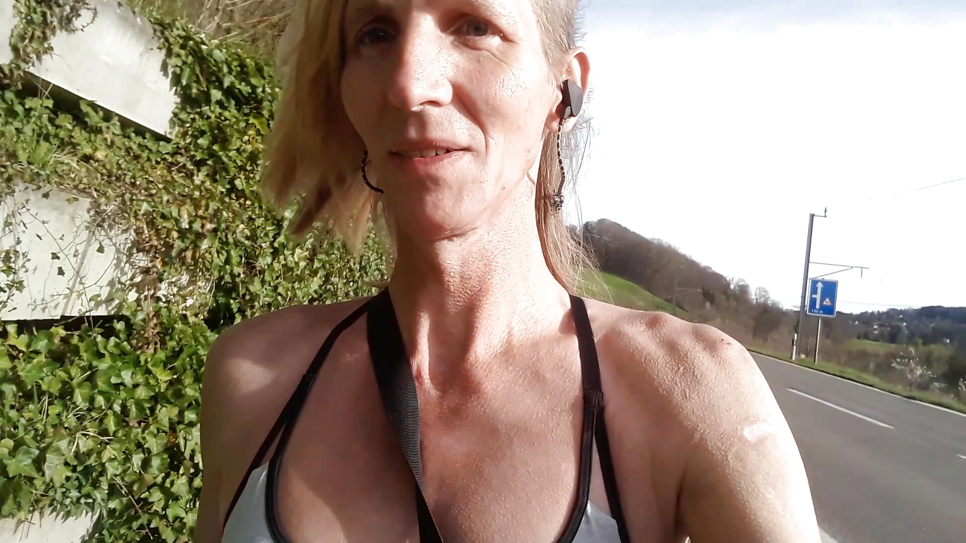 20220411_175335 - clip cu Cheryl_F model videochat