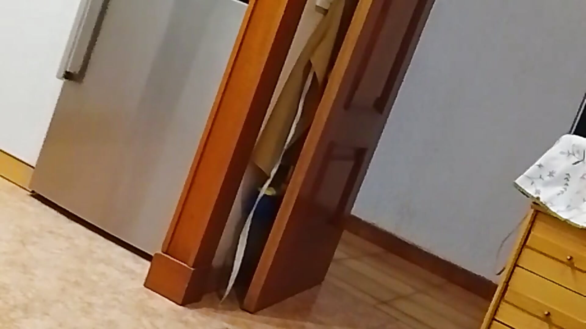 Espero que entre mí compañera de piso y me pille masturbarme - فيديو من juliatoo موديل الكام