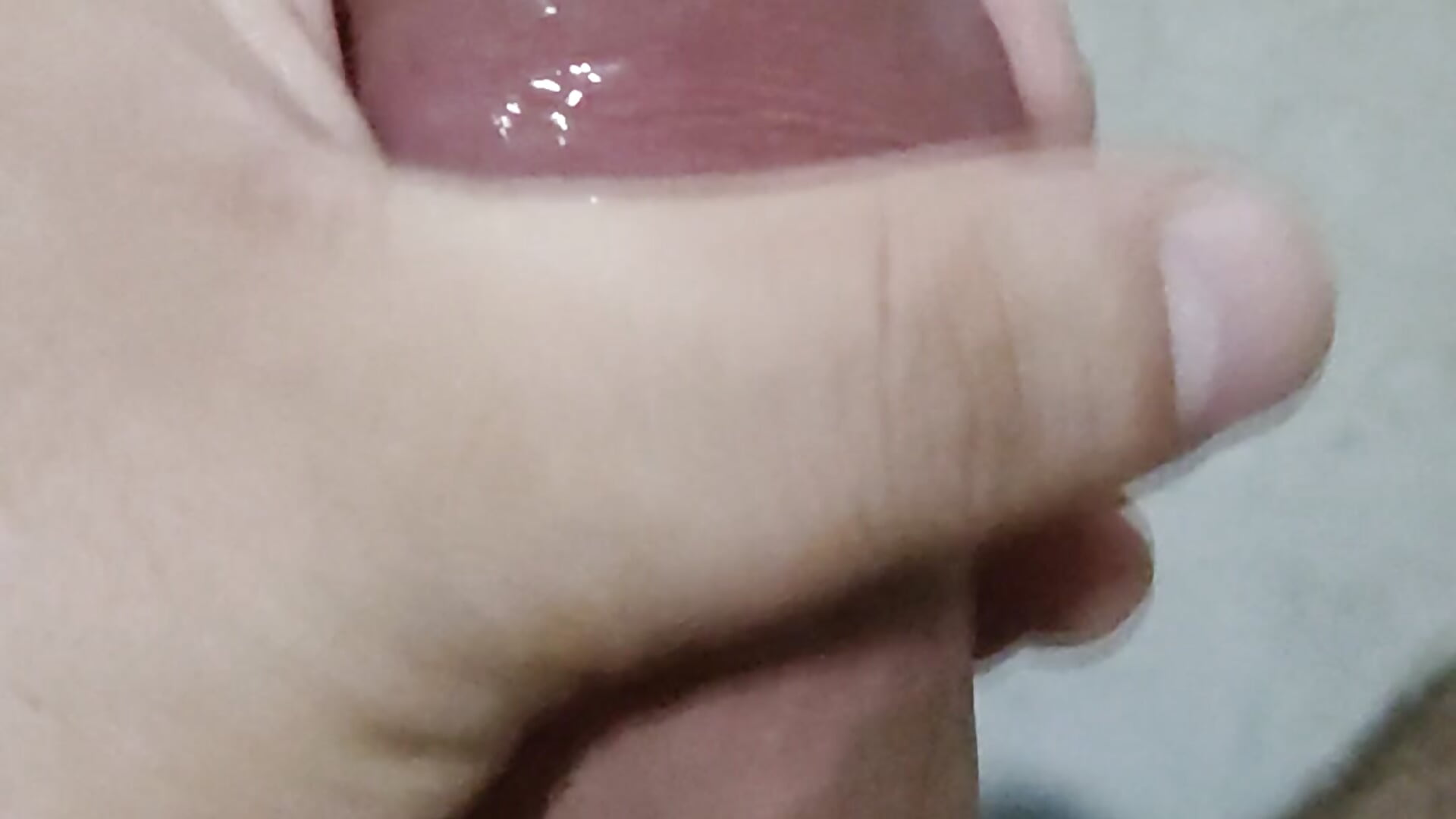 Deitado batendo uma - video by pikagrossa19 cam model