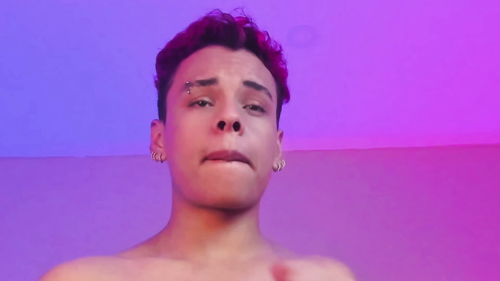 My room , my rules , you are allowed to see but not to ignore me 😘 - Vídeo de Xavier_Fox___, modelo de vídeos