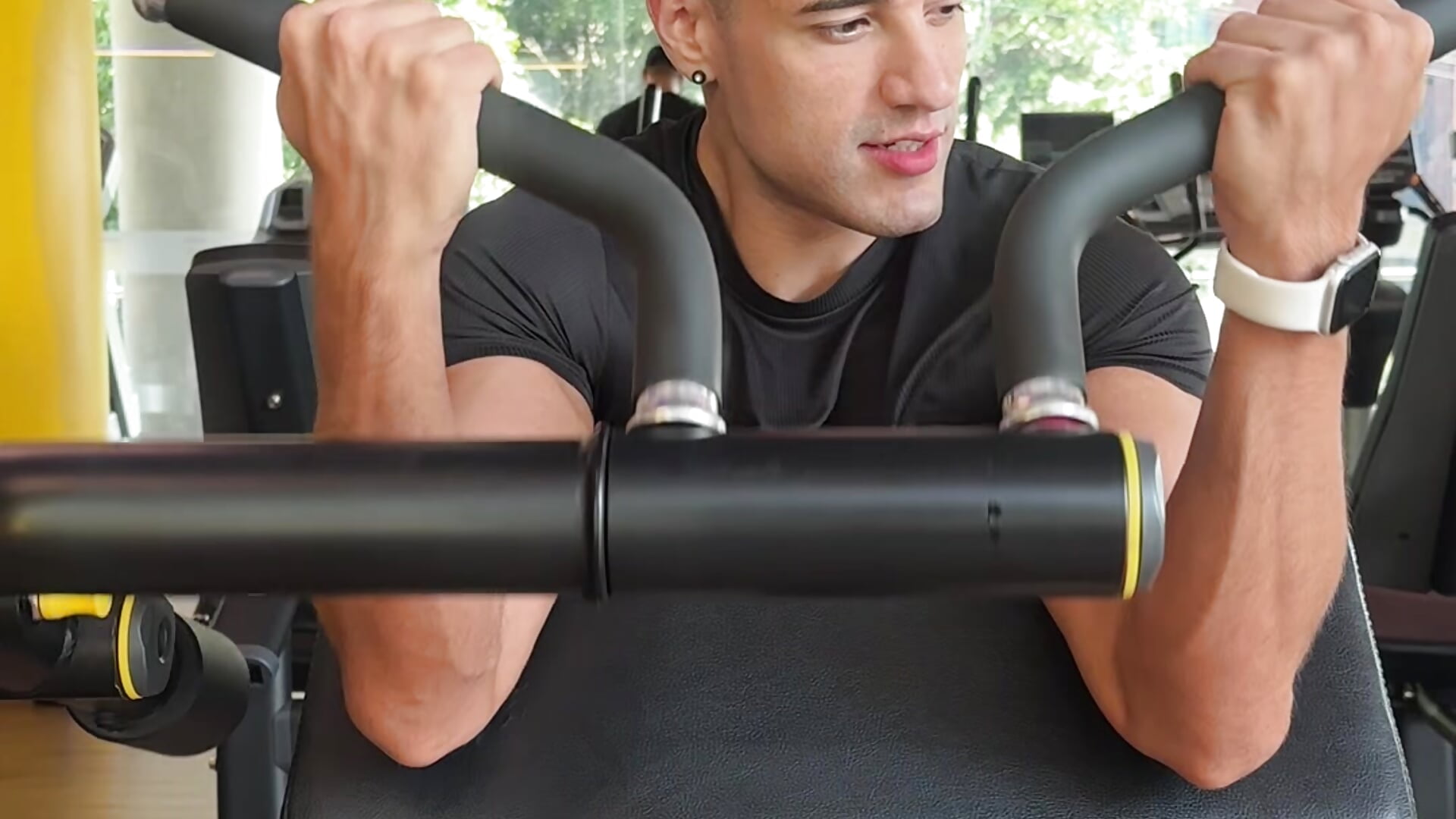 Biceps - 視頻由 Tom_Heaton 主播提供