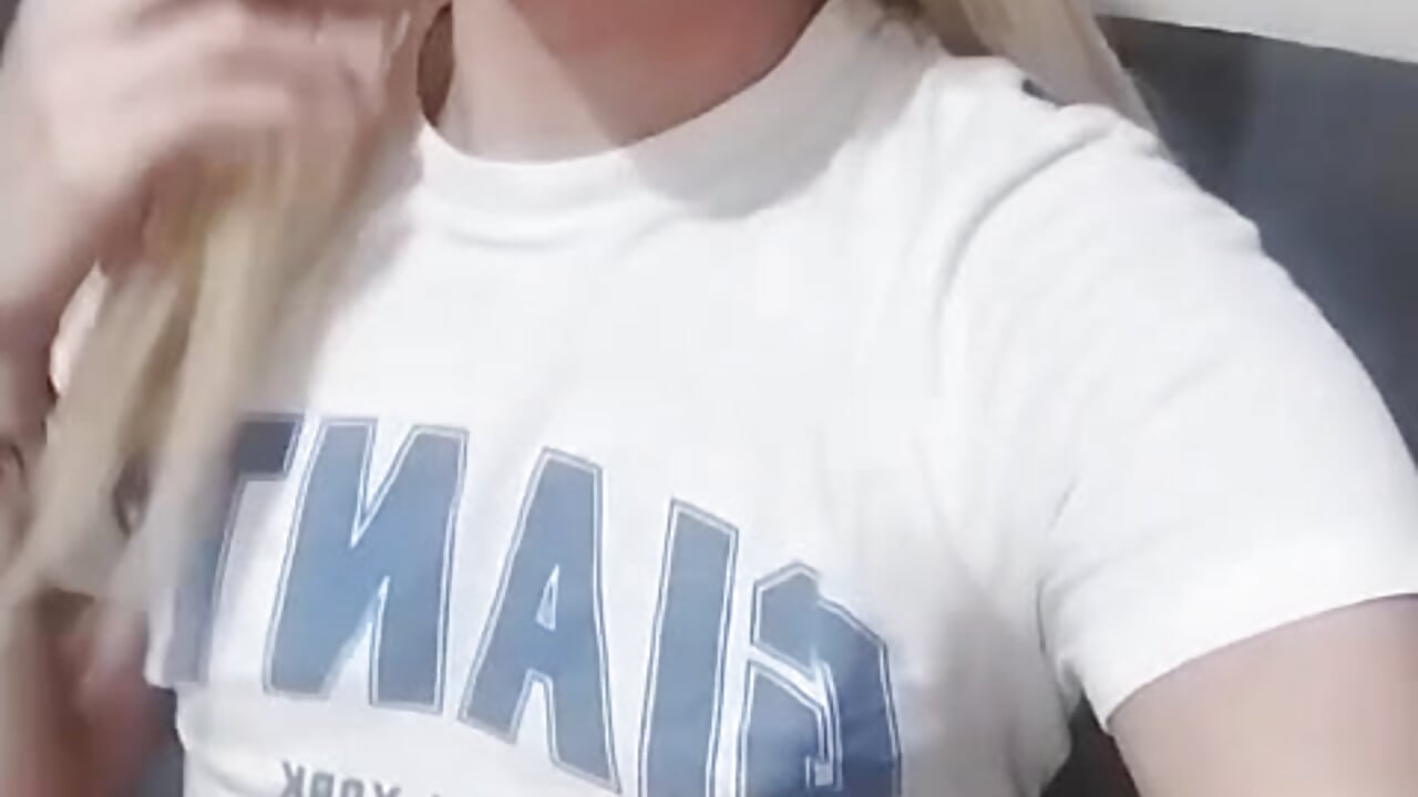 Friday Mischief... Are you joining in or just watching? 😏💄 - video by Alanna_miaw cam model