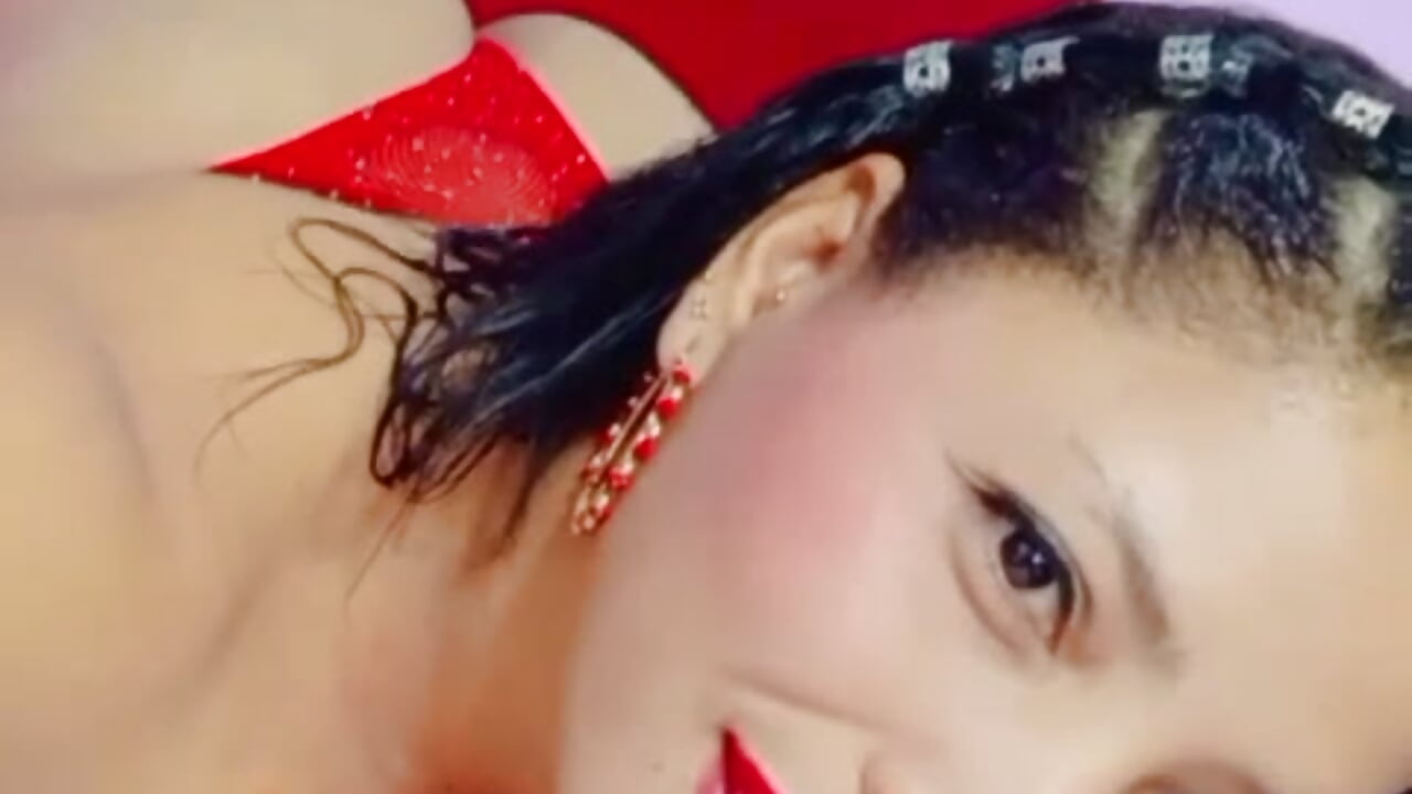 “Hey… yes, you 👀 this video is for you 😏 - video od modelky/modela roxane-