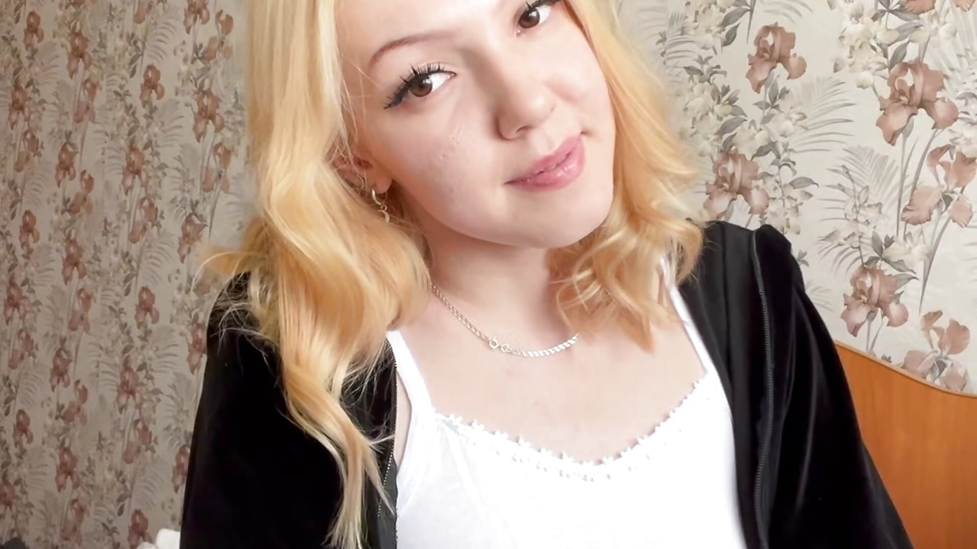 I'm enjoying the sun☀️ - video oleh AlexandraXKitty kamera model