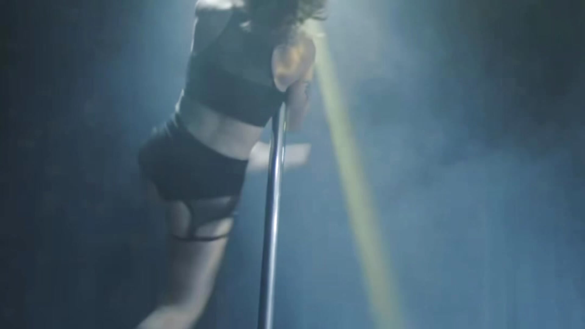 Workin’ that Pole 😉 - video od modelky/modela itsveraquinn