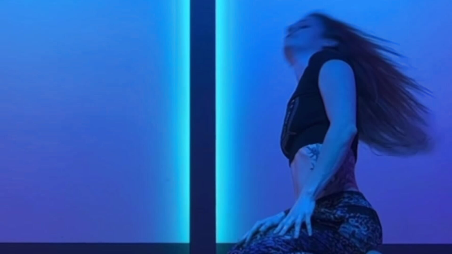 No Floor is SAFE around me! - video od modelky/modela itsveraquinn