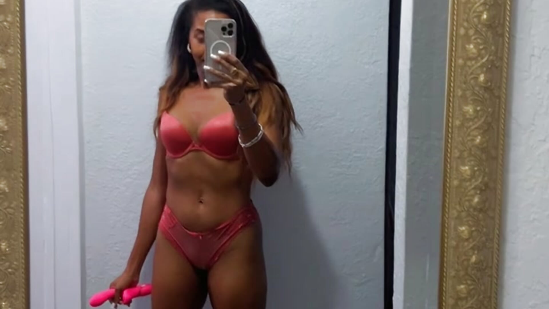 33D1F1F7-9566-4D13-BA51-ECF6703A880A - video của người mẫu cam BrookeBanks