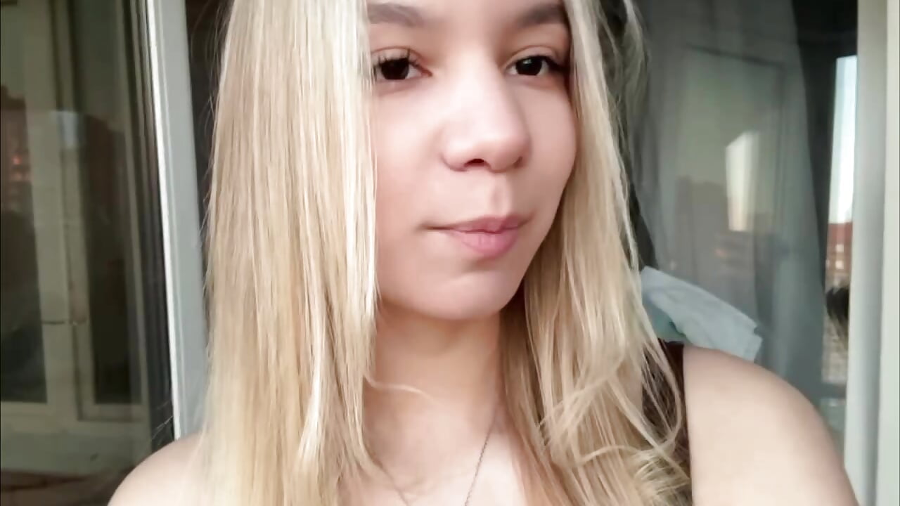 Look Elza in the Eyes^^ - clip cu BrynnHolverson model videochat