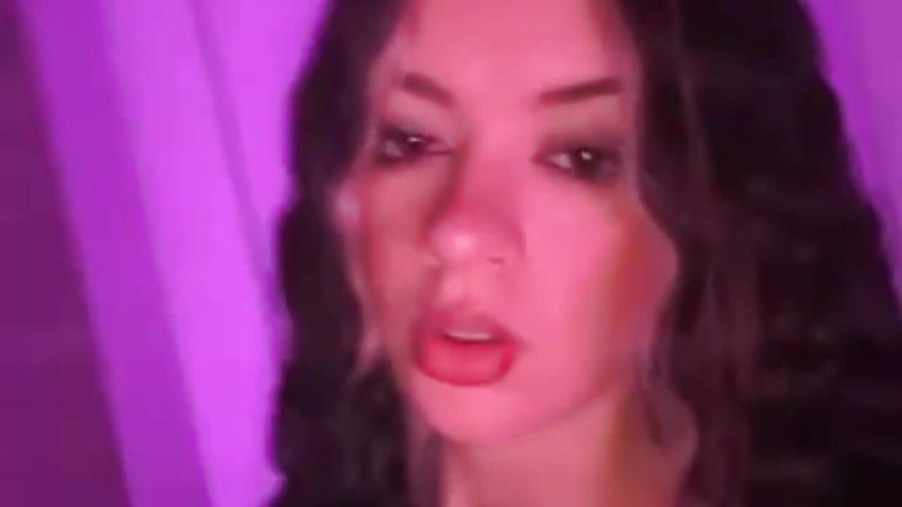 who wants a kiss x - video by YasmineLace cam model