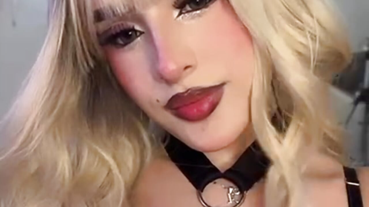 Naughty - clip cu Lily_StClair model videochat