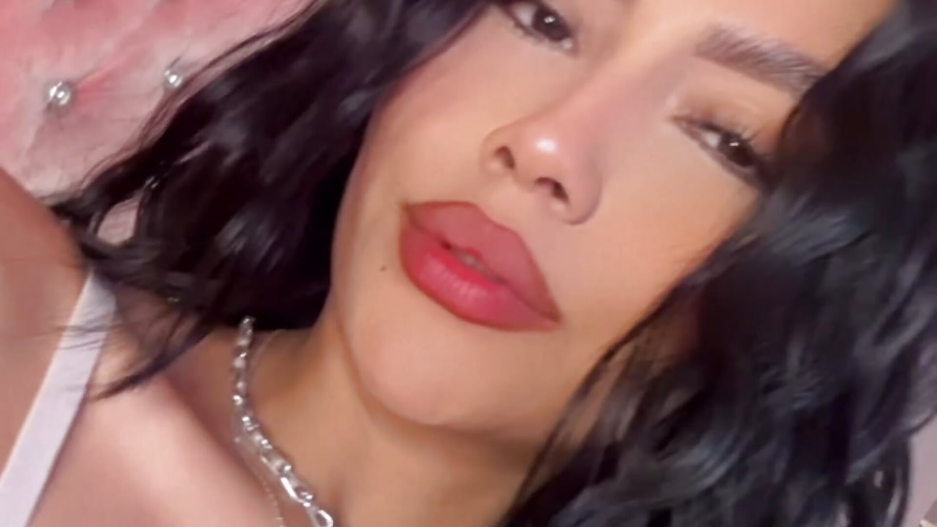 🩷 - video by TanyaBello cam model