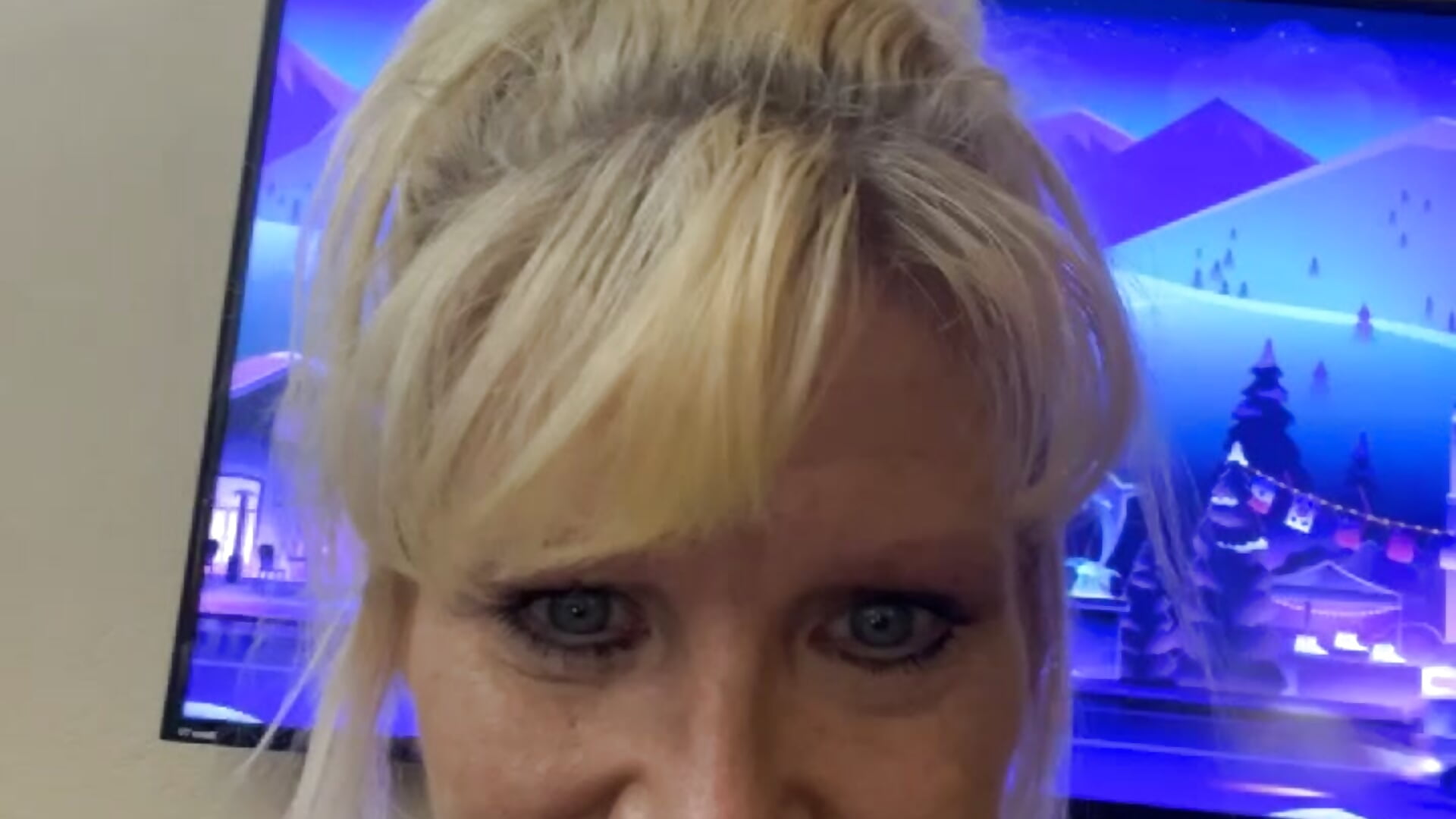 BE4D9FC2-0038-4998-97C1-D4F96DE01B24 - video oleh model kamera Bornbutiful