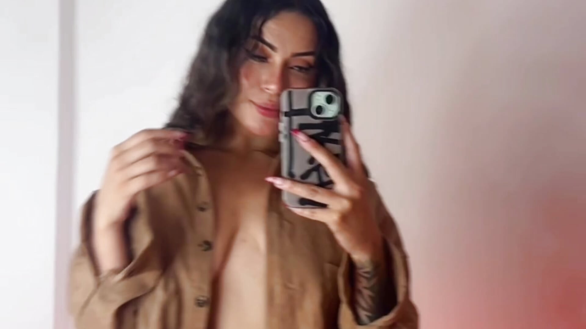 My sexy outfit - video by lara_bombshelll cam model