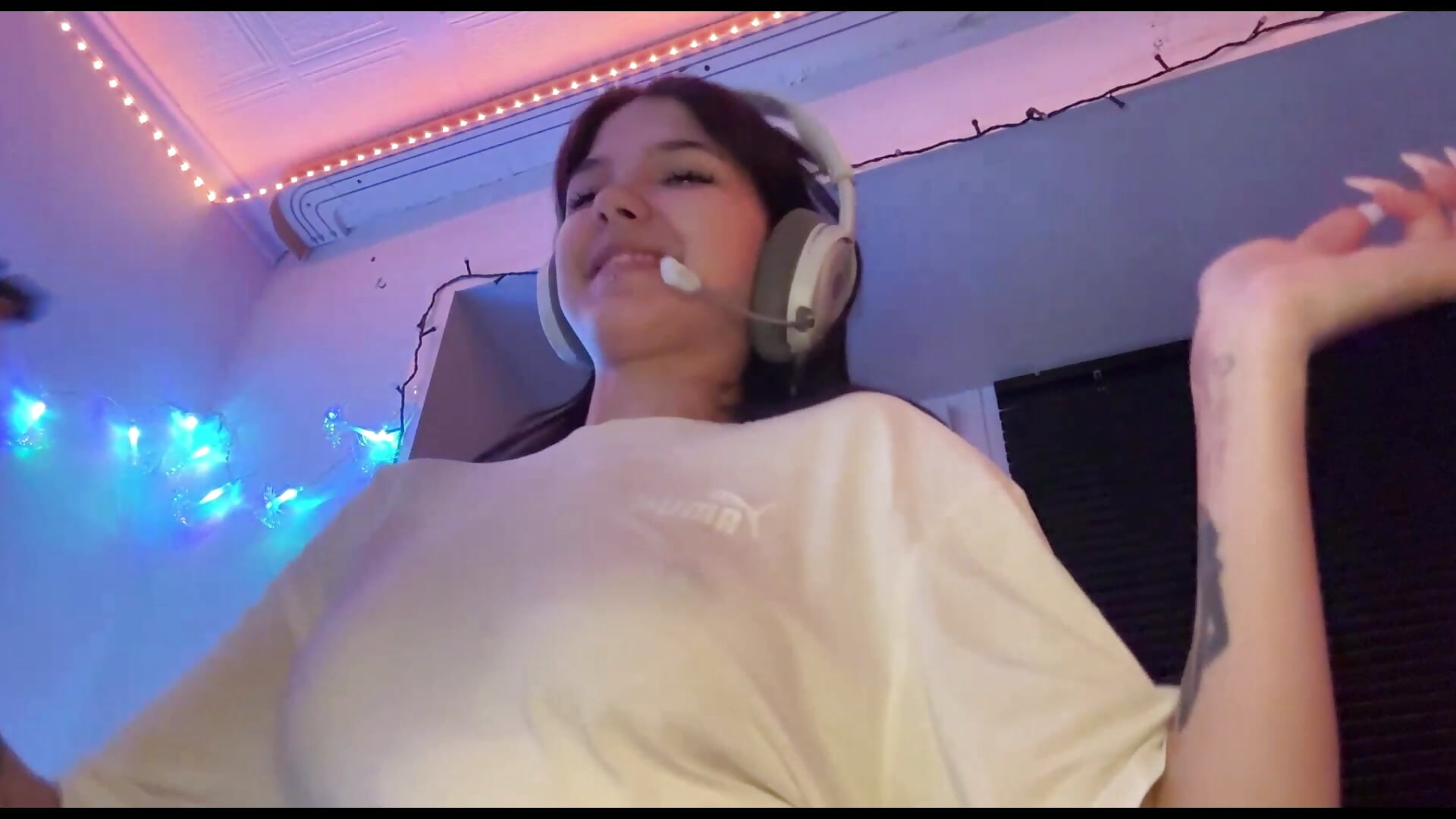 A little wet t-shirt - 視頻由 HanaMantanaDell 主播提供