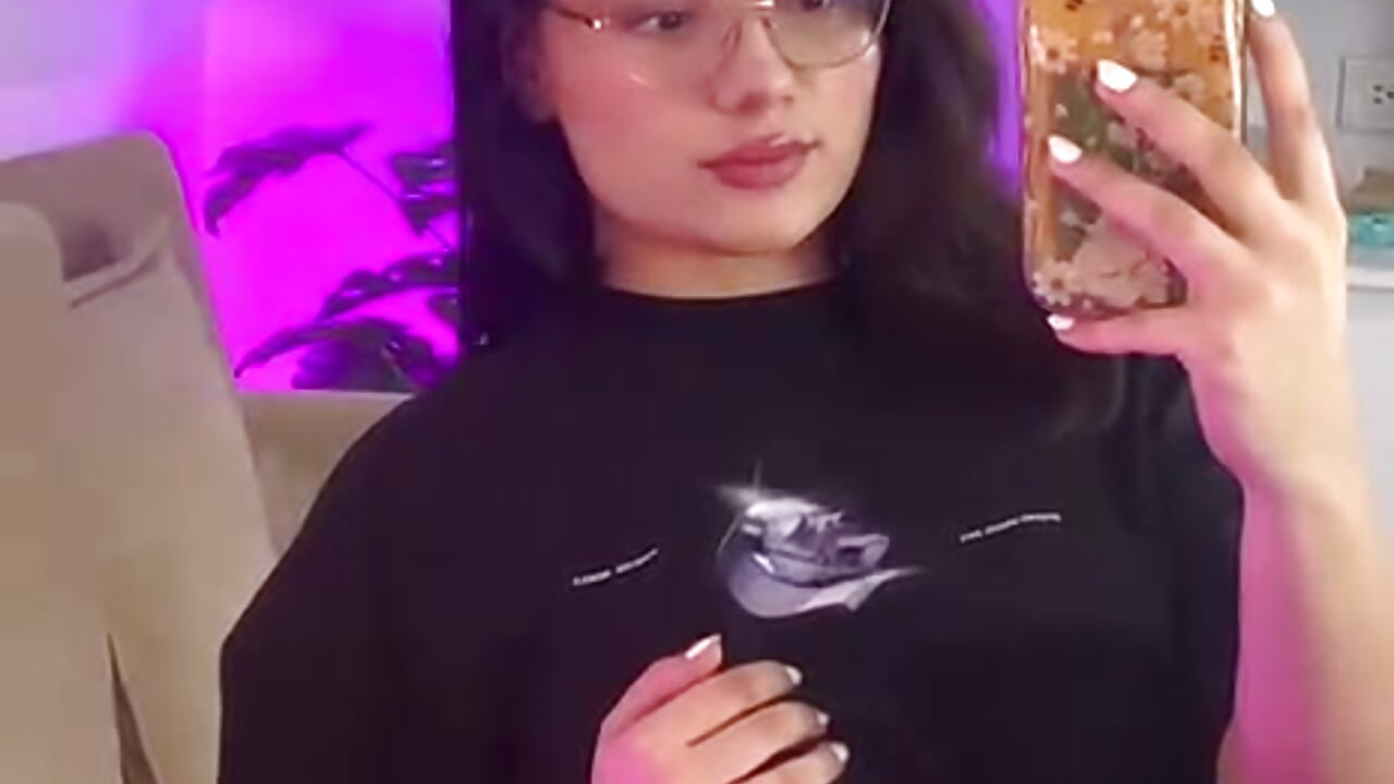 🌿🌻 - video by EmilyTurneer cam model