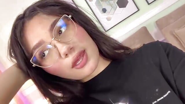 🤭 - video by EmilyTurneer cam model