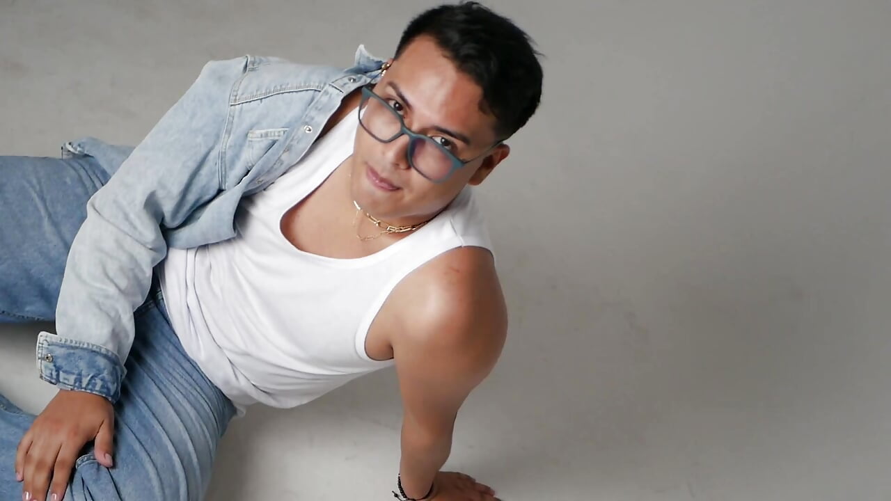 profile-intro-video-1760749864 - video by JohnBelRose cam model