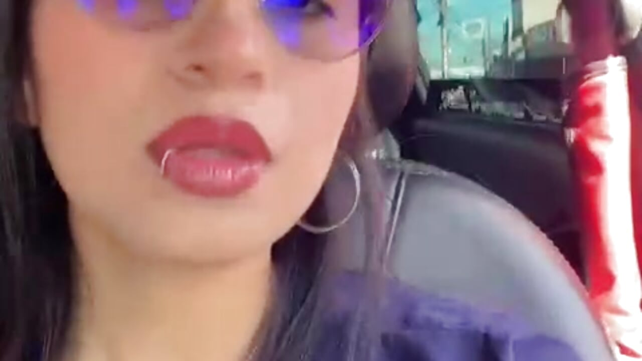 Casual y sexy 🥰😘❤️‍🔥 - video by NicoleFoxe cam model