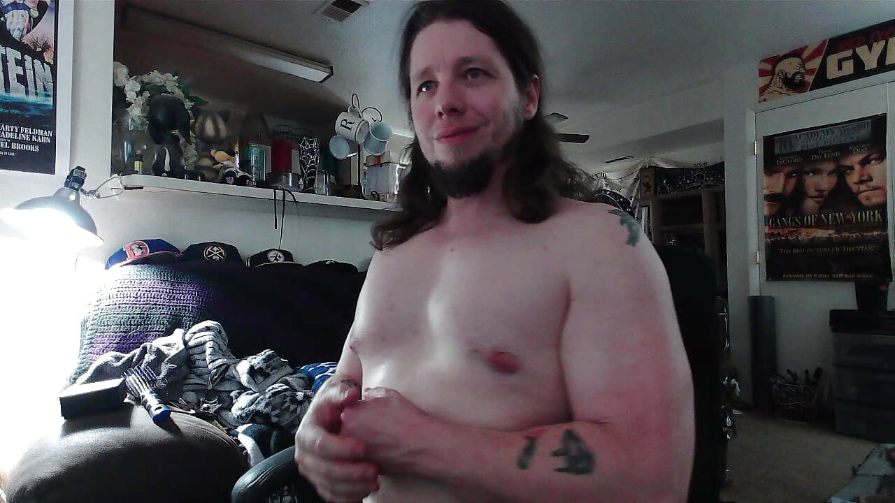 Flexing And Feet - video by biggerisbetter12 cam model