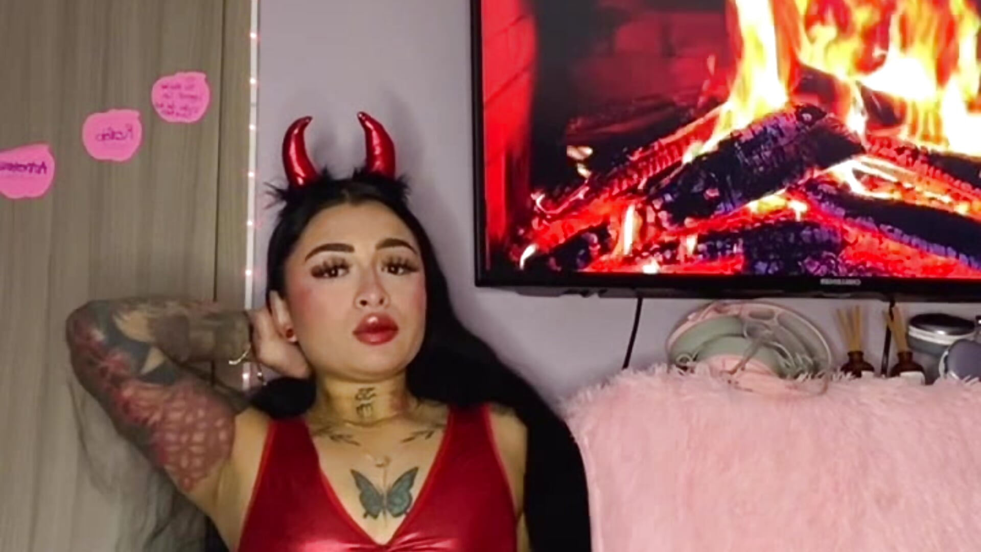 Devil 😈 - video by NathallyRouse cam model
