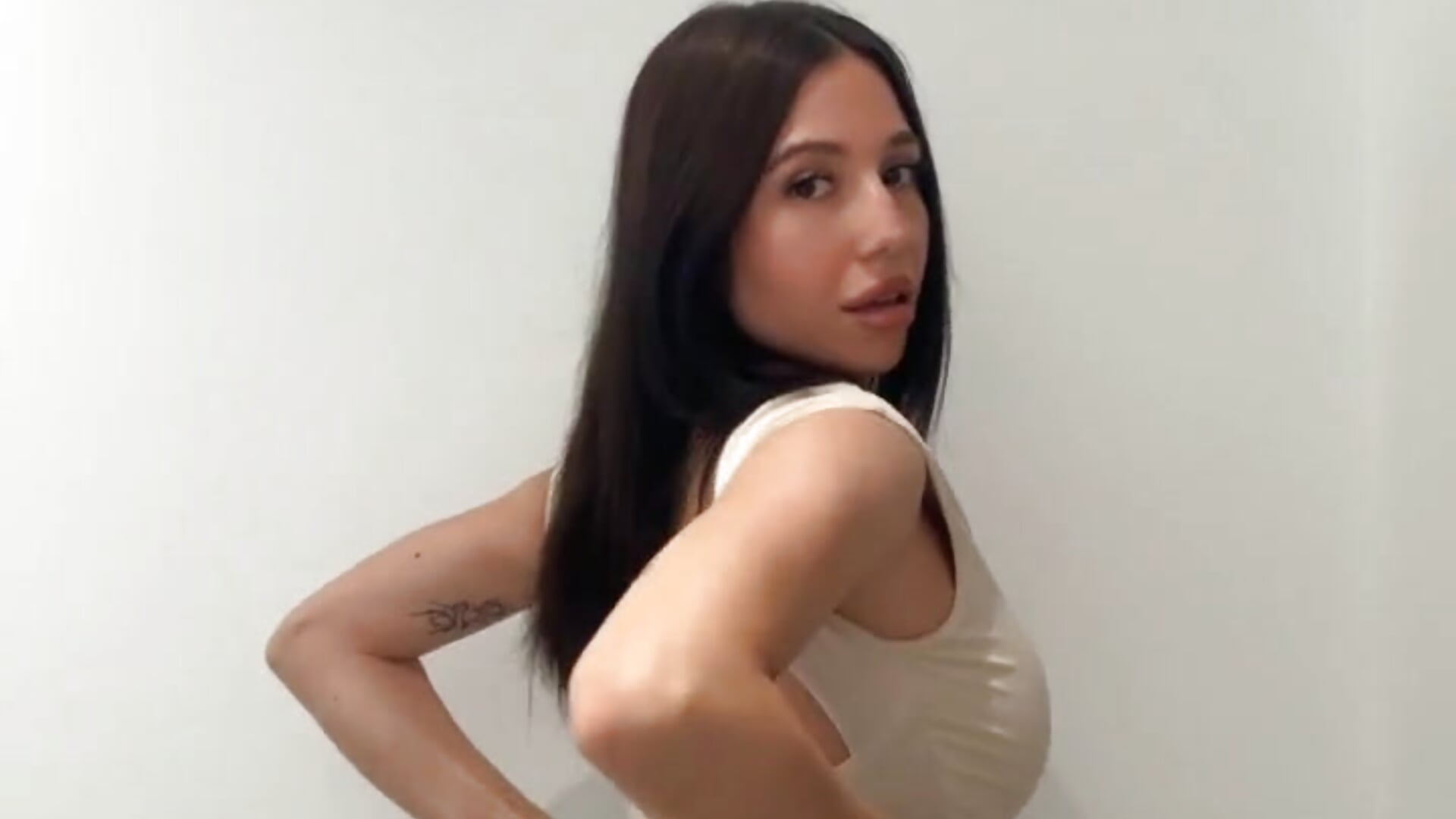 Flirty - Vídeo de InsideMia, modelo de vídeos