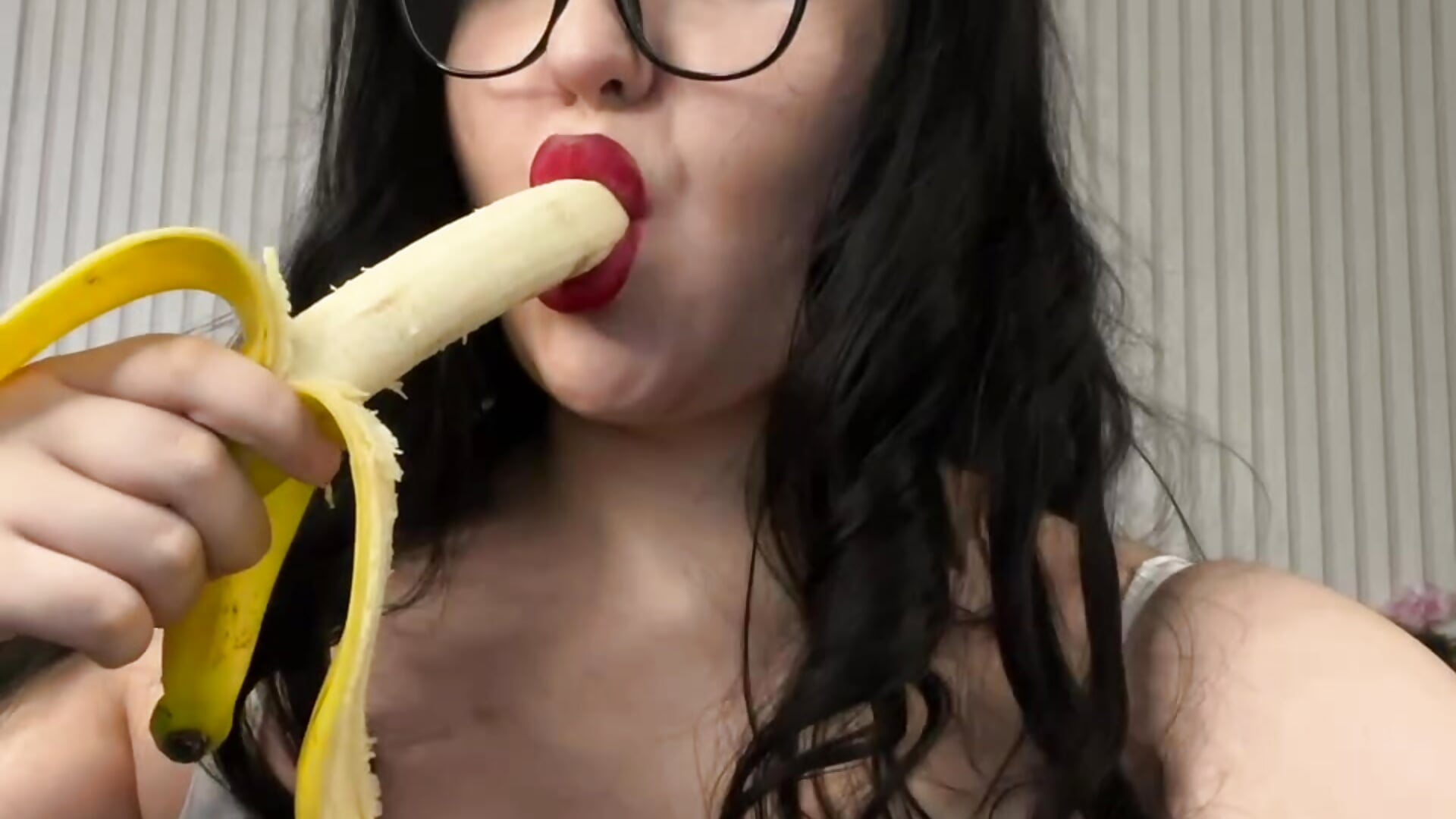sexy eating banana🍌 - video by Adel_Sky cam model