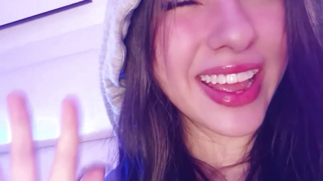 ✨😻Kiss😻✨ - video by amelia_ferrerx cam model