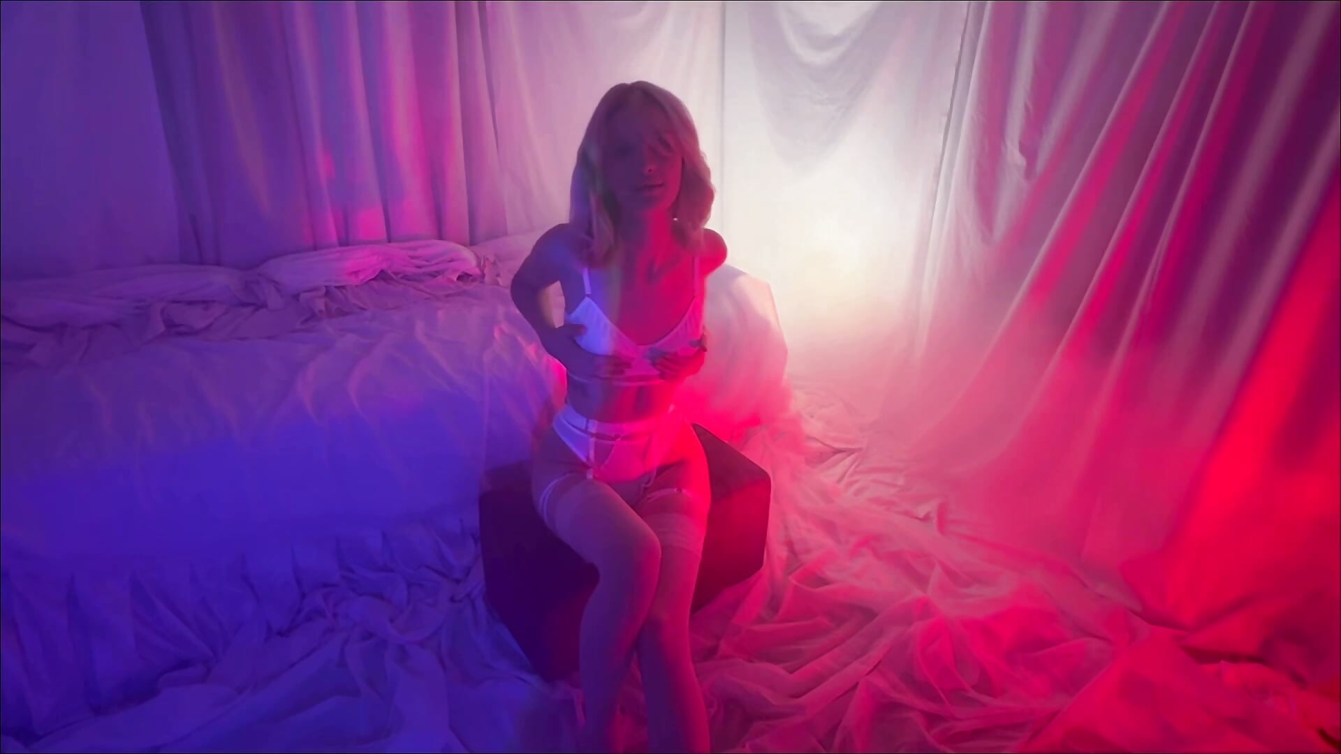 🔥 Sexuality and smoke 🔥 - vídeo de la modelo de cam StormyAlex