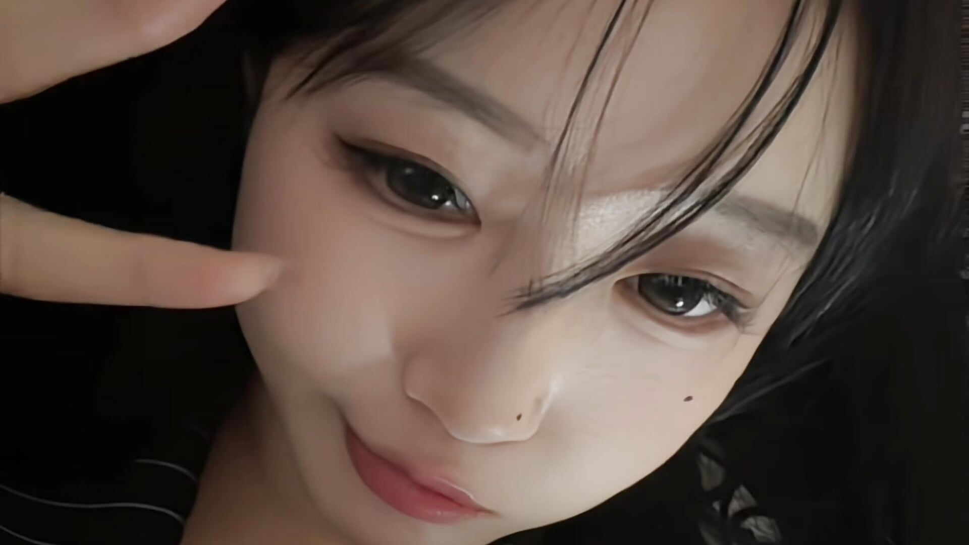 ~ — filmik Jiinnxx, modela(-lki) na kamerkach