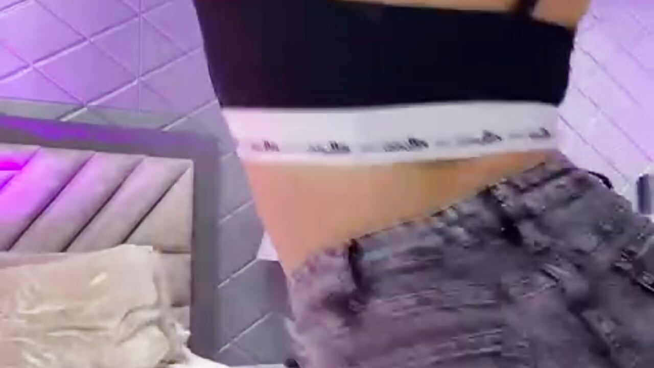 Dancing for u 🥰💋－カメラキャストのViolettRouseの動画