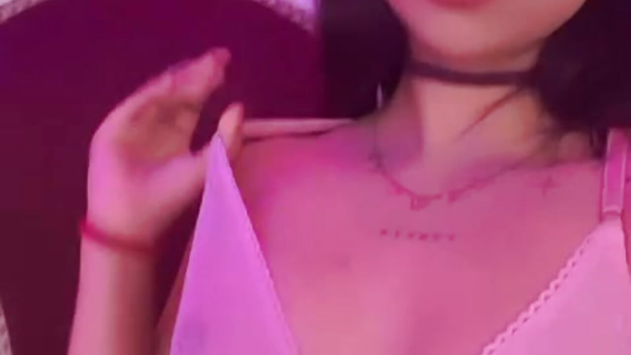 Slowly teasing you – video od webkamerové modelky Cherry_Stone