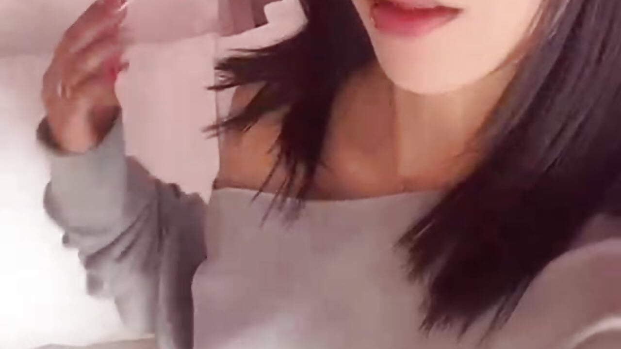 little tease, a lot to imagine. – video af Cherry_Stone cam-model