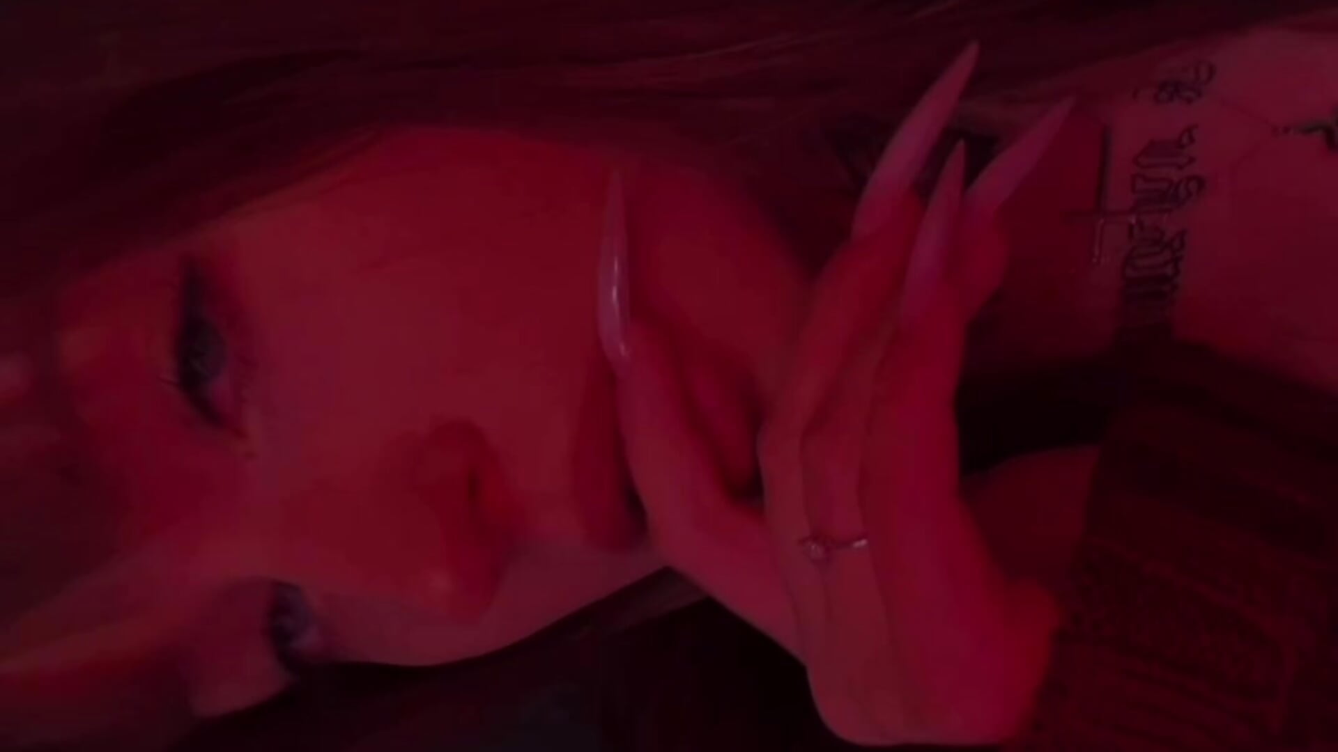 my chest is red - βίντεο μοντέλου Babymoney_2007