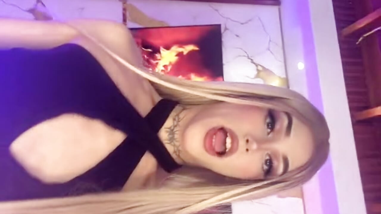 Queens_Wonders_Blonders - Video Tren Model Kamera 9477