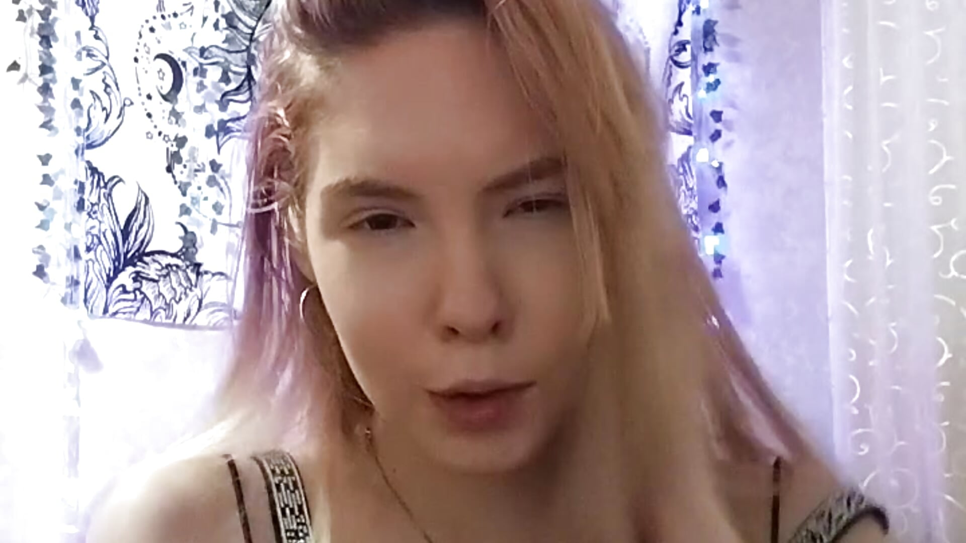 Hot dancing - video by VETT_KITTY cam model