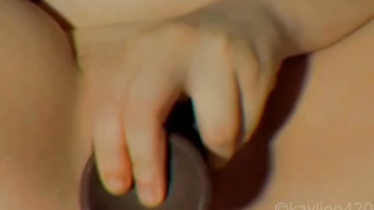 Watch how much this pussy drips 💦😈 - βίντεο μοντέλου Kayliee420