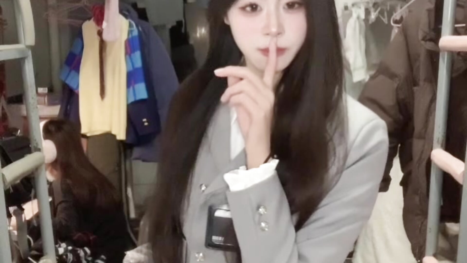 微信视频2025-12-17_154548_950 - video by Onecutelittle cam model